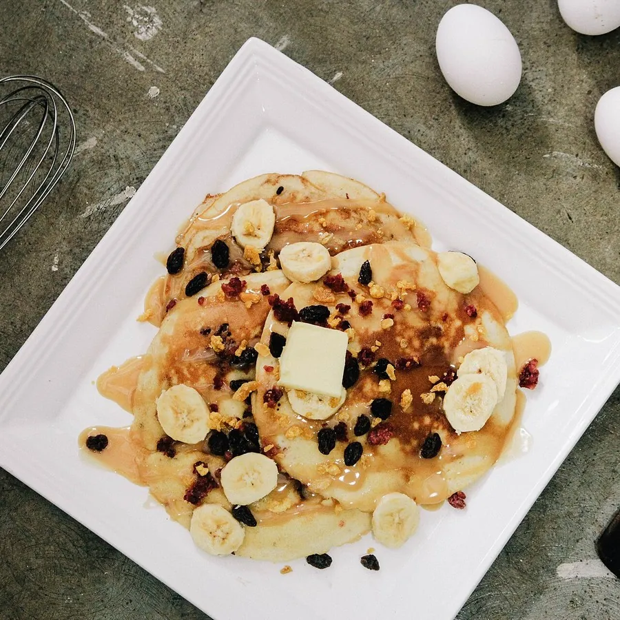 A stack of pancakes on a plate